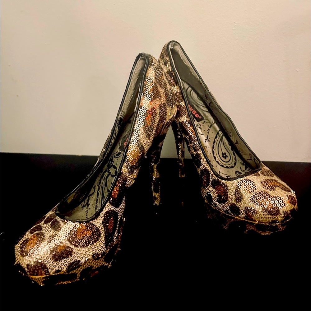 Dollhouse Metallic Gold Sequined Leopard Print Platform Stiletto High Heels 7.5